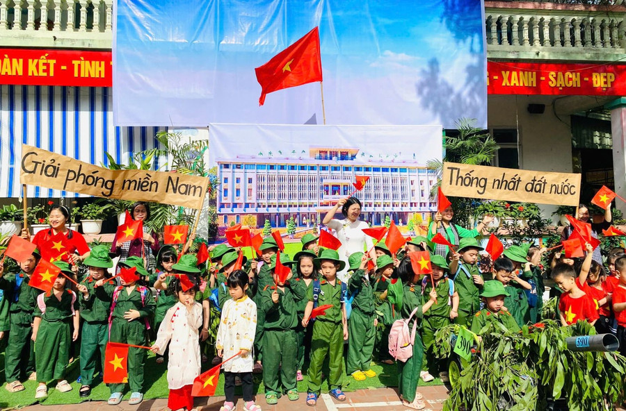 Cô trò Trường Mầm non Ngô Quyền với nhiều hoạt động kỷ niệm 50 năm Ngày Giải phóng miền Nam. 