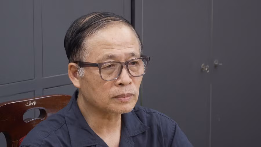 Ông Vũ Minh Châu tại cơ quan điều tra. Ảnh: Công an Hà Nội.