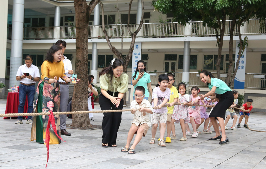 Thử thách đồng đội - kéo co. y-3.jpg