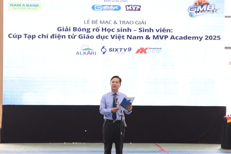 Ông Nguyễn Tiến Bình - Trưởng ban tổ chức giải đấu phát biểu. z6985967898381-32c5b20f7f926827d3ca1dfbd57ece6f.jpg