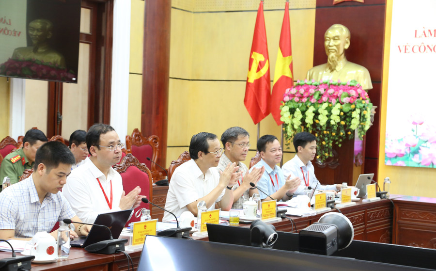 Thứ trưởng Phạm Ngọc Thưởng cùng đoàn công tác làm việc với Ban chỉ đạo thi tỉnh Bắc Ninh. bn-5.jpg
