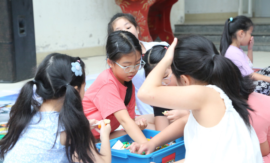 Học sinh trải nghiệm tự do chơi lego. y-5.jpg