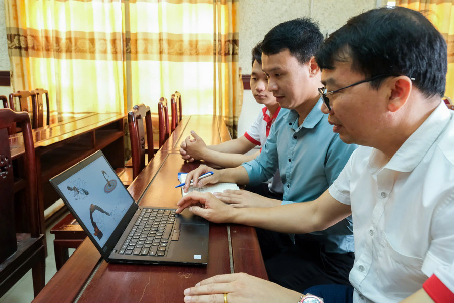 Trường Cao đẳng Công nghiệp Bắc Ninh hướng tới liên kết với các trường nước ngoài của Hàn Quốc để đưa sinh viên sang học chuyên ngành về khối ngành công nghiệp số. khue-4.jpg