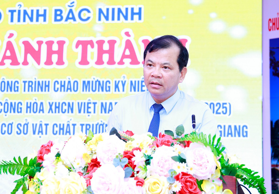 Phó Chủ tịch UBND tỉnh Bắc Ninh Phan Thế Tuấn phát biểu tại buổi lễ. khanhthanhtruongchuyen-1.jpg