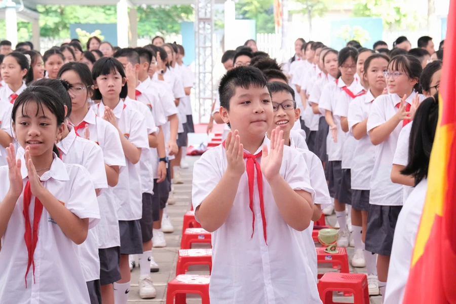 Học sinh Trường THCS Nguyễn Đăng Đạo khai giảng năm học mới (Ảnh Đăng Chung).