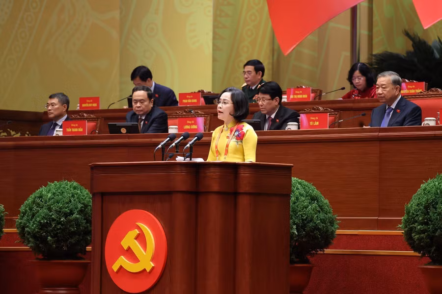 Bà Nguyễn Thị Thanh, Phó Chủ tịch Quốc hội, tham luận tại Đại hội. Ảnh: TTXVN.