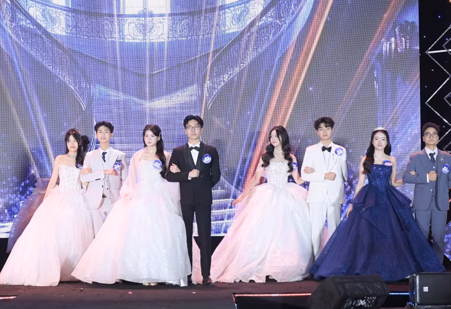 Học sinh Trường THCS Giảng Võ tham gia lễ hội.