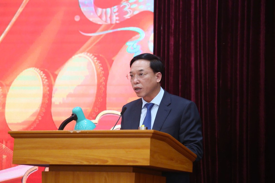 Ông Nguyễn Mạnh Hà - Chủ tịch UBND quận Long Biên thông tin với báo chí. ong-ha.jpg