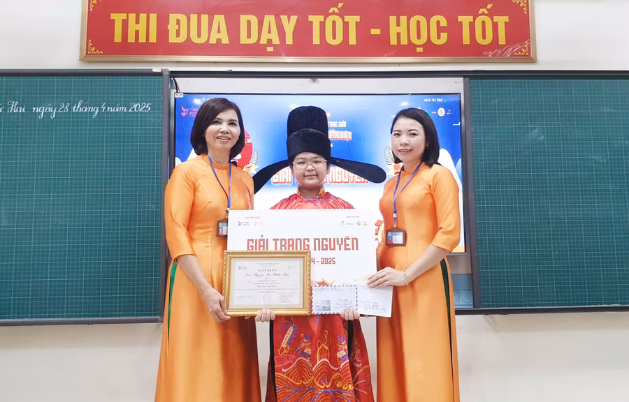 Vinh danh em Nguyễn Thị Minh Thảo, Trạng Nguyên Tiếng Việt năm học 2024 - 2025.