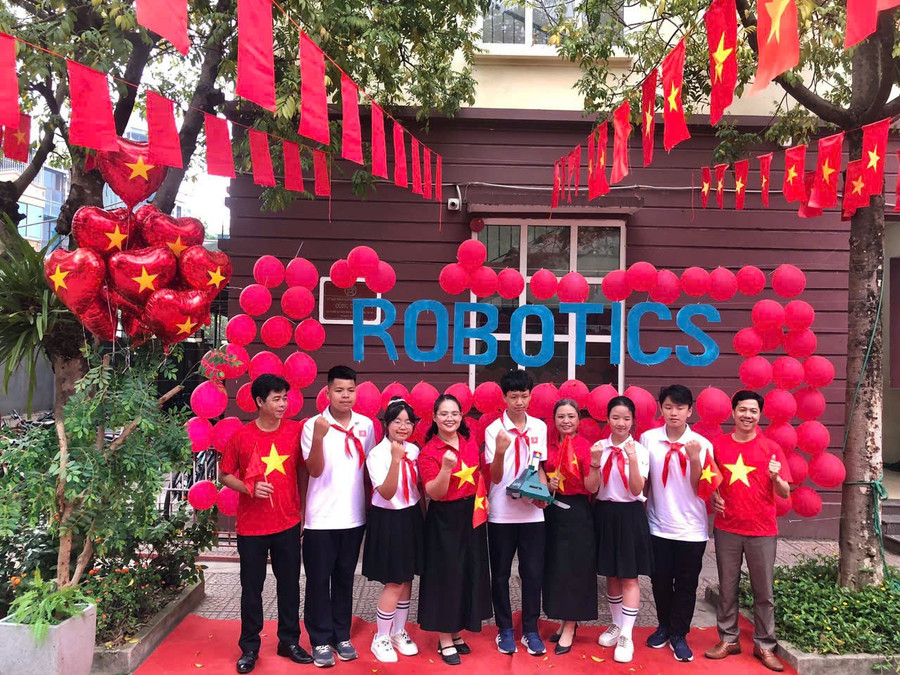 Các đội thi với tinh thần Robot “không vì thành tích” với mục tiêu các em được làm thật, sáng tạo thật, phát triển tư duy, học sinh ngày một yêu thích khoa học. z6570791928519-7b35464fdf0fb17269a9553613931905.jpg