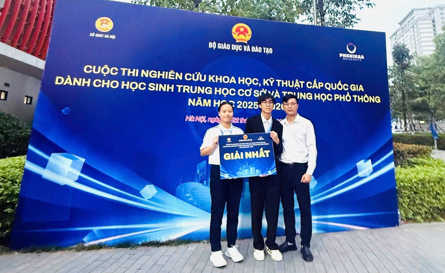 Dự án giành giải Nhất của 2 học sinh Trường THPT Ngô Sĩ Liên và thầy giáo Vũ Tiến Thành (hướng dẫn).