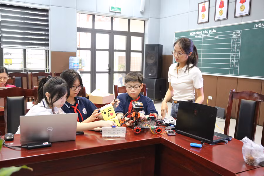 Một trong những Đội thi đến từ Trường THCS Giảng Võ. 