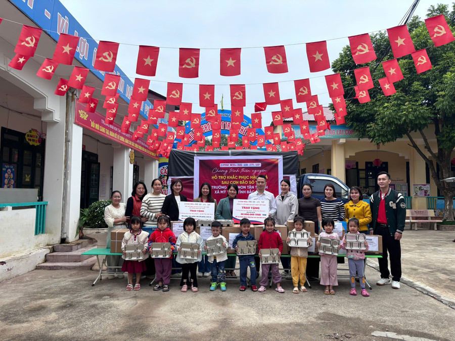 Công ty CP Giáo dục và Đào tạo IMAP Việt Nam trao quà tại Trường Mầm non Tân Thanh. trao-qua-2.jpg