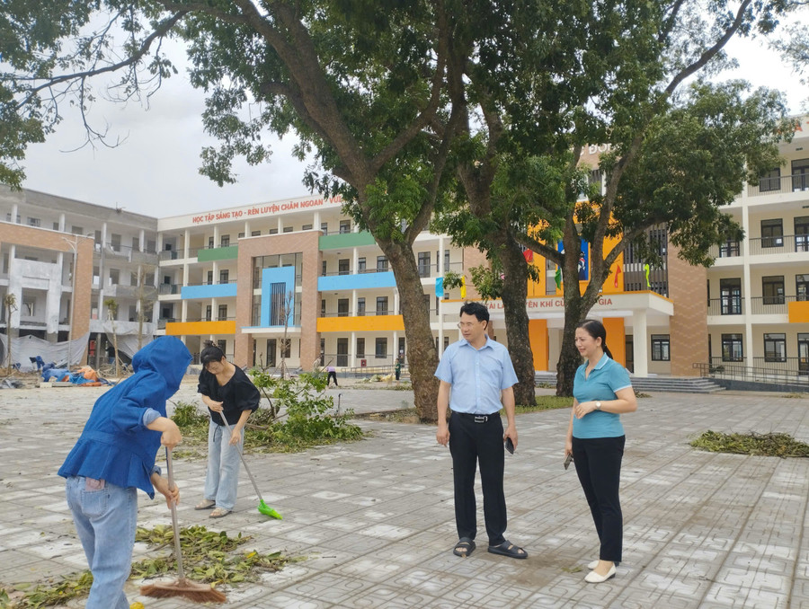 Trường học trên địa bàn thành phố Bắc Giang tổng vệ sinh, đón học sinh trở lại trường học sau bão. 