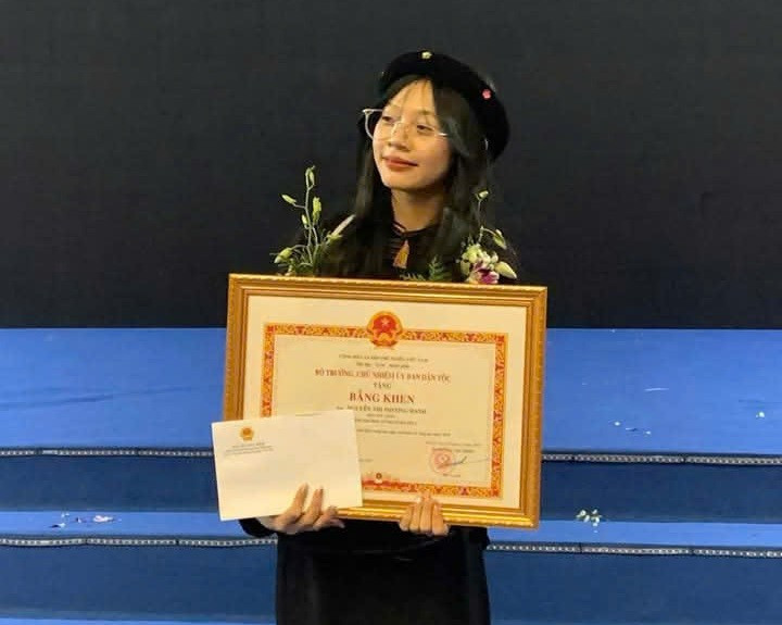 Học sinh nhà trường được tuyên dương học sinh, sinh viên xuất sắc, tiêu biểu. 3-6.jpg