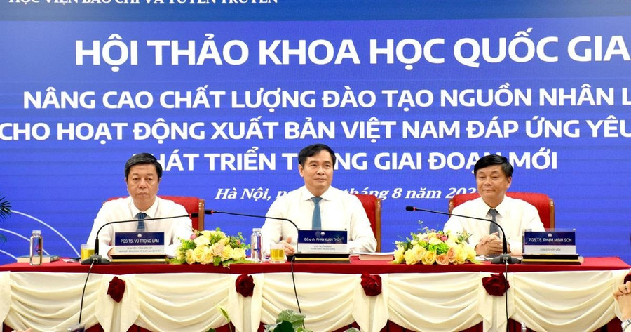 Đoàn chủ trì hội thảo