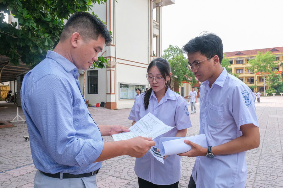Thí sinh dự thi tại Điểm thi Trường THPT Ngô Sĩ Liên. mon-toan-2.jpg