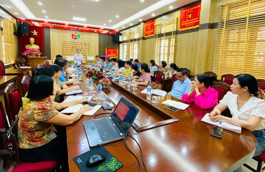 Bà Đỗ Thị Hương - Phó Chủ tịch Thường trực UBND phường Việt Yên phát biểu tại hội nghị.