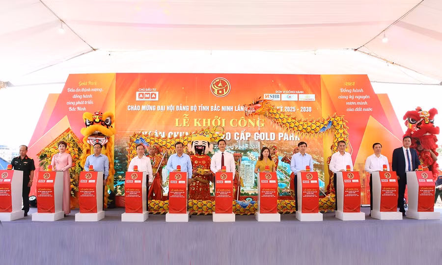 Lãnh đạo tỉnh Bắc Ninh cùng các đại biểu thực hiện nghi thức khởi công dự án.