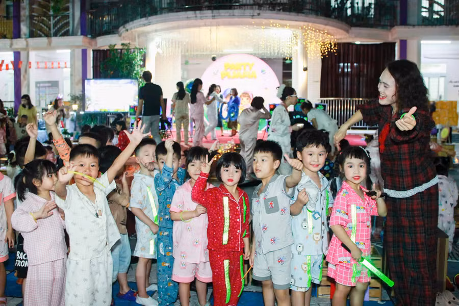 Cô trò Trường Mầm non Yên Hòa trong chương trình “Pijama Party - Đêm cổ tích ngọt ngào”.