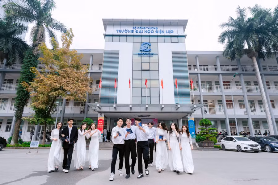 Sinh viên Trường Đại học Điện lực.