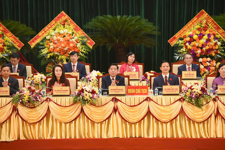 Đoàn Chủ tịch Đại hội. dh-2.jpg