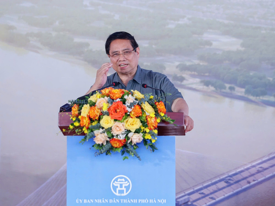 Thủ tướng Phạm Minh Chính phát biểu tại lễ khởi công Dự án đầu tư xây dựng cầu Tứ Liên. z6616388999858-ee9e7aaea490877a2d9f1a35d9f92d4f.jpg