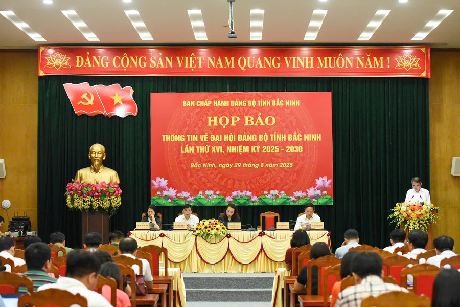 Quang cảnh buổi họp báo.