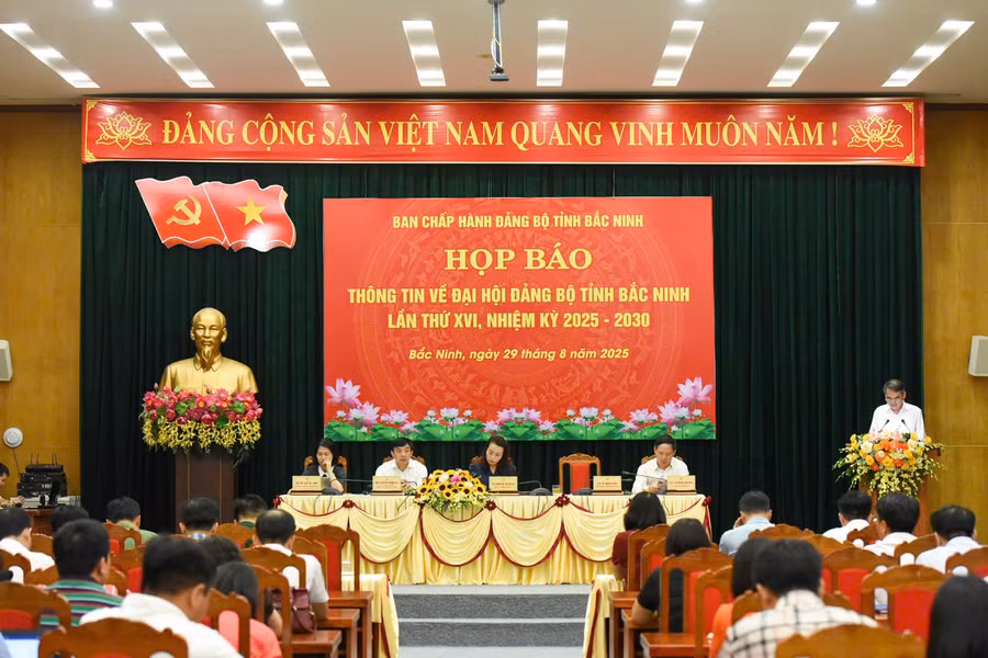 Quang cảnh buổi họp báo.