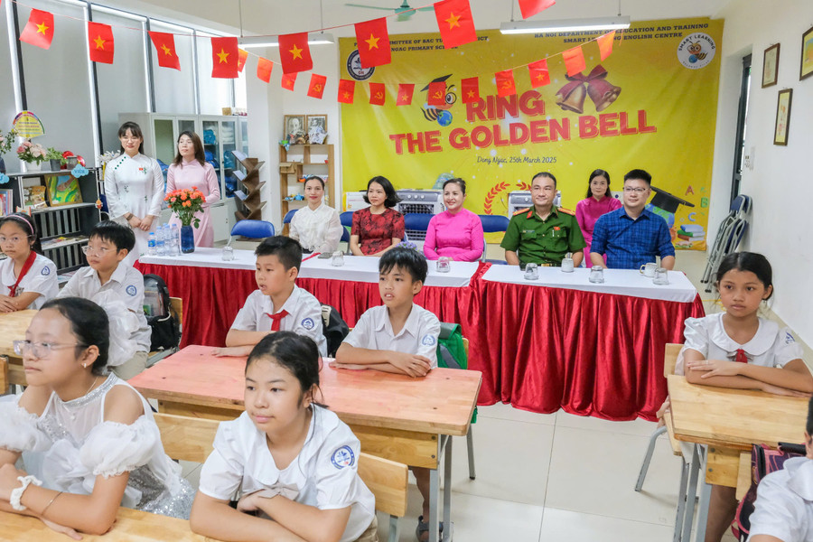 Đại biểu và cô trò dự khai giảng trực tuyến chương trình của Bộ GD&ĐT. dn8.jpg