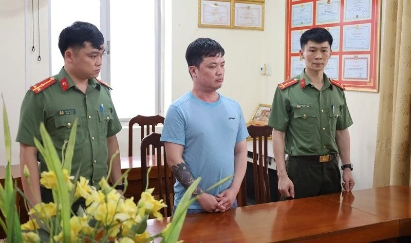 Cơ quan chức năng ra lệnh giữ người trong trường hợp khẩn cấp đối với Lê Việt Hùng.