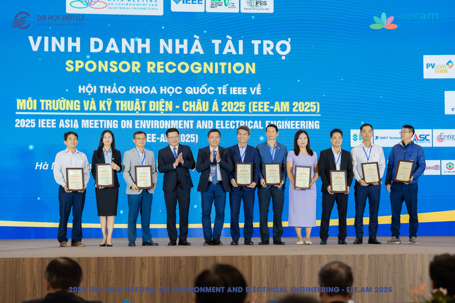 Ban tổ chức vinh danh đơn vị đồng hành Hội thảo.