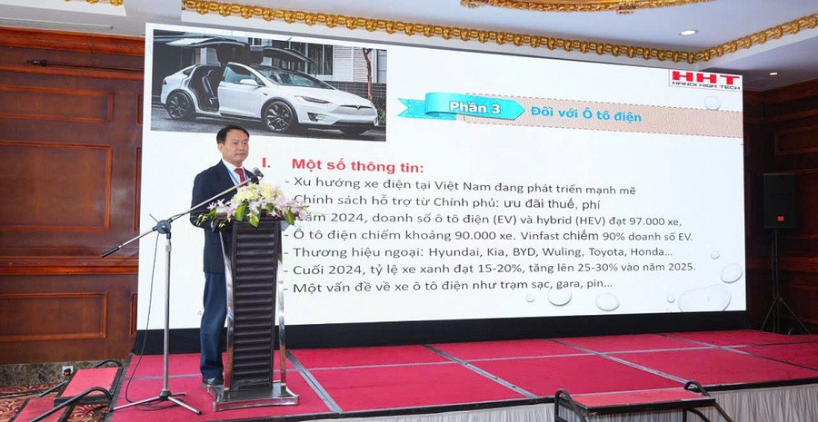 TS. Phạm Xuân Khánh - Hiệu trưởng Trường Cao đẳng Công nghệ cao Hà Nội phát biểu tại hội thảo. z6621186432063-b405f5db7fe1ec5c4a2e8dfc1c4ced52.jpg