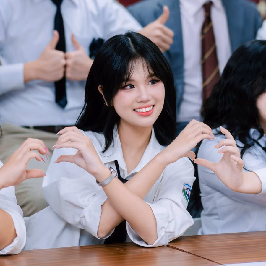 Hoàng Nguyễn An Phương lớp 12G0.