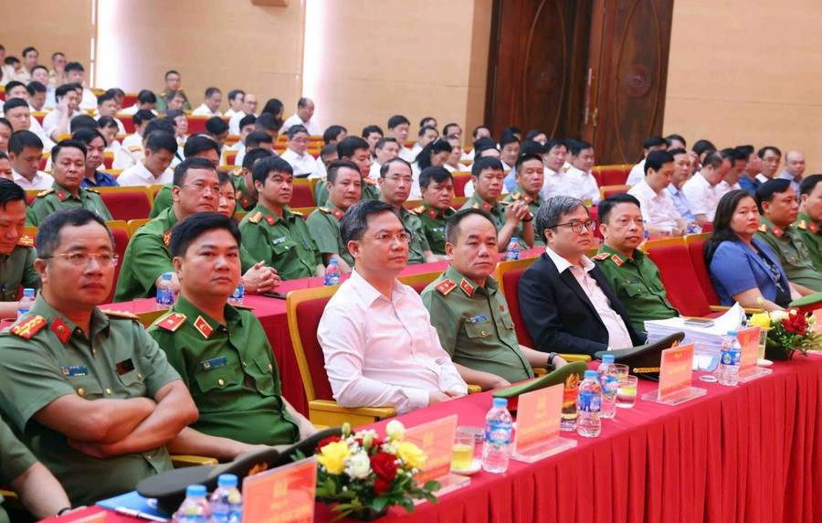 Đại biểu dự buổi lễ. ha-noi-ra-mat-luc-luong-cong-an-126-xa-phuong-moi-tinh-gon-hieu-qua-gan-dan-20250629123148.jpg