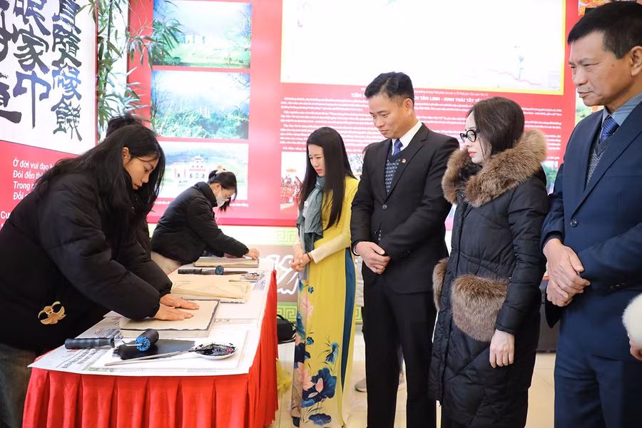 Không gian trải nghiệm in dập mộc bản liên quan đến Phật giáo.