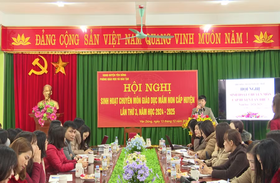 Ông Phan Thế Đông – Trưởng phòng GD&ĐT huyện Yên Dũng phát biểu.