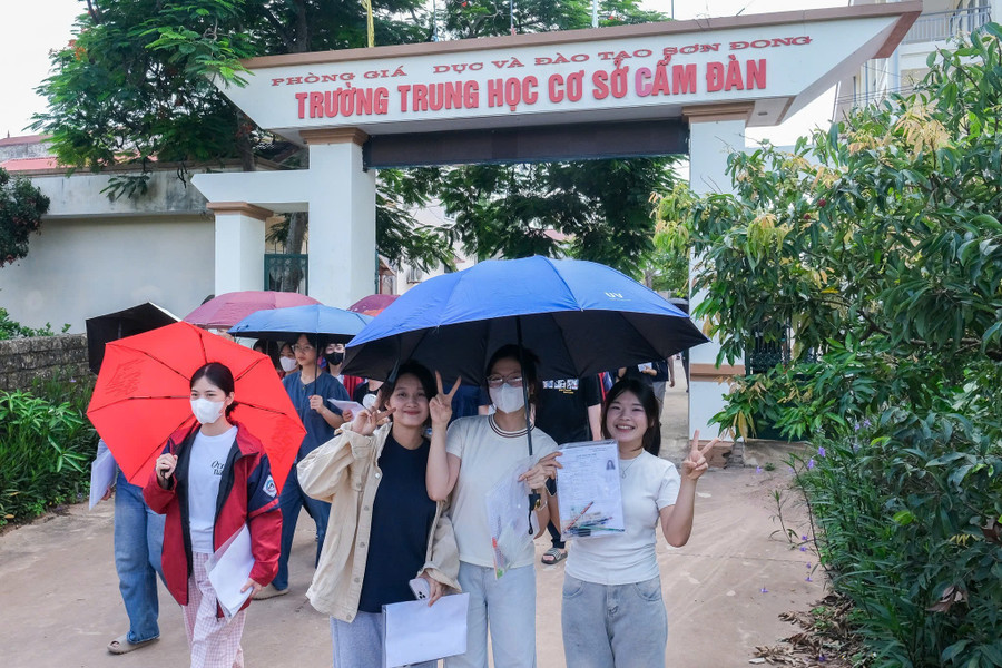 Thí sinh tự tin bước vào kỳ thi. z6740940671553-d65dc4edaadaf44946d1414538d32bfe.jpg