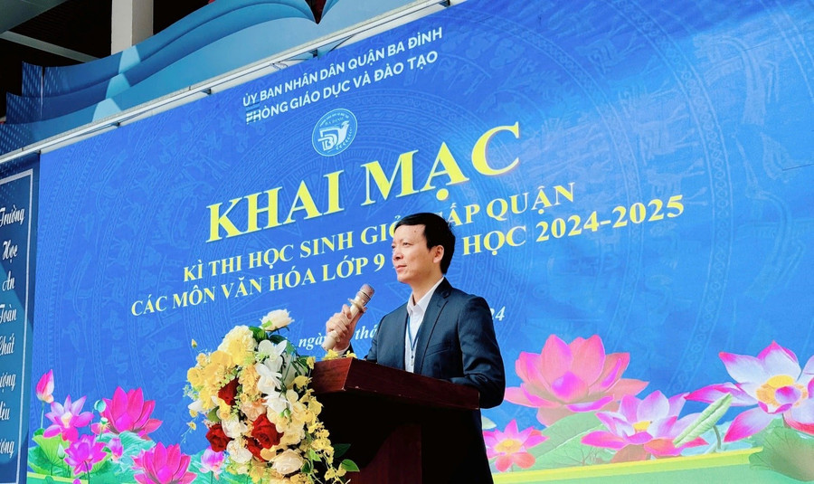 Ông Nguyễn Như Tùng - Phó Trưởng phòng GD&ĐT quận Ba Đình phát biểu tại buổi lễ. thi-2.jpg