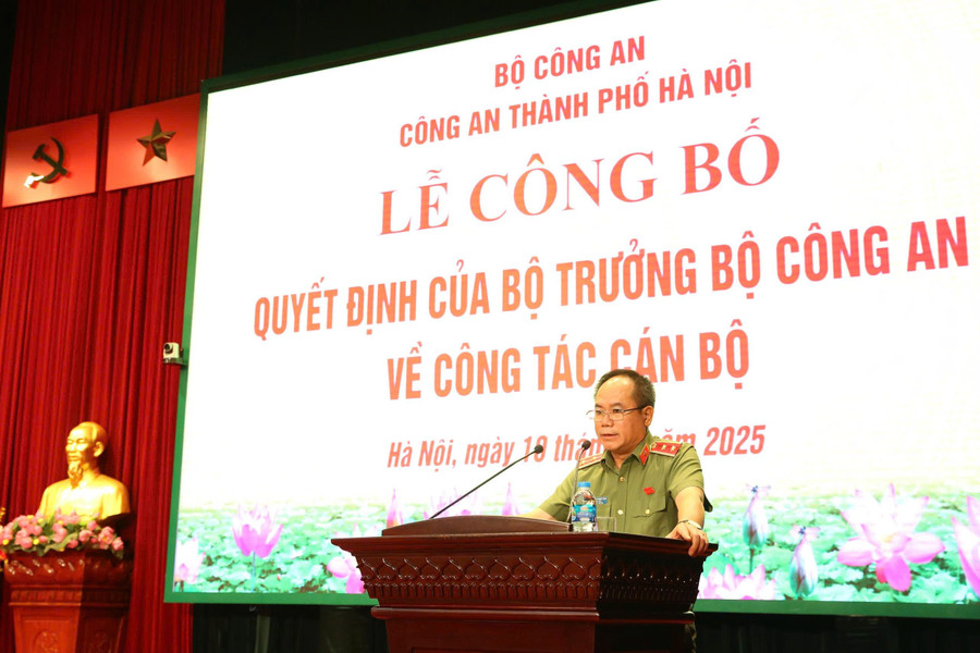Giám đốc Công an TP Hà Nội phát biểu tại buổi lễ. z6690036795629-0aac0133a0d5342e576c29718155eb0d.jpg