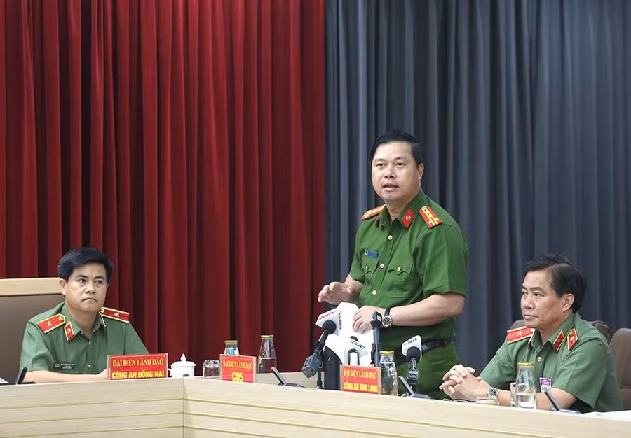 Đại tá Nguyễn Công Khôi thông tin tại buổi họp báo.