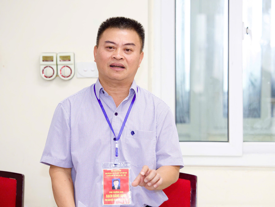 Ông Bạch Đăng Khoa chia sẻ với Báo GD&TĐ tại kỳ thi tốt nghiệp THPT 2025.
