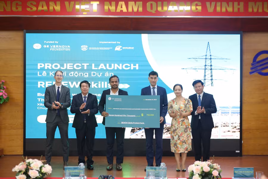 Lãnh đạo EPU ký kết dự án với Quỹ GE Vernova Foundation.