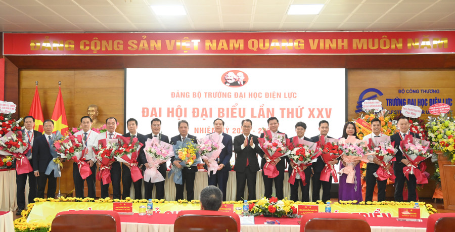 Ra mắt Ban Chấp hành Đảng bộ Trường Đại học Điện lực lần thứ XXV, nhiệm kỳ 2025 - 2030.