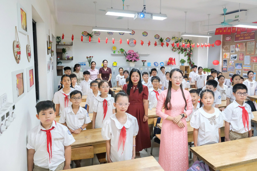 Trang nghiêm chuẩn bị khai giảng trực tuyến tiếp sóng chương trình của Bộ GD&ĐT. dn10.jpg