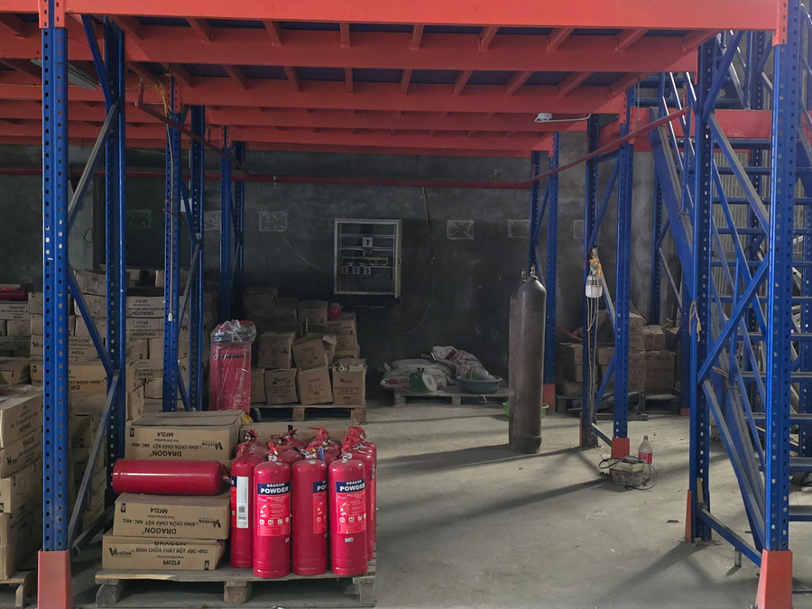 Bình chữa cháy nhãn hiệu DRAGON là hàng giả (Ảnh CAHN). z7115727251013-7157eac9e3901d65bfbdfb651281aa6a.jpg