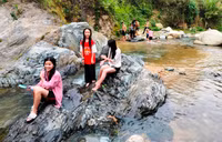 Trường học ở Thanh Hóa thiếu nước sinh hoạt, học sinh phải đi tắm suối