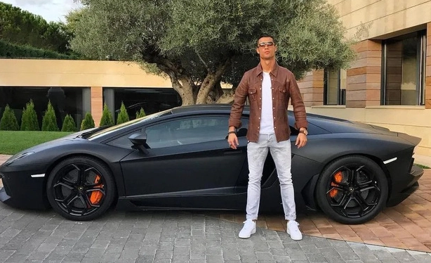 C.Ronaldo sở hữu dàn xe siêu sang, đỉnh nhất trong dàn sao bóng đá