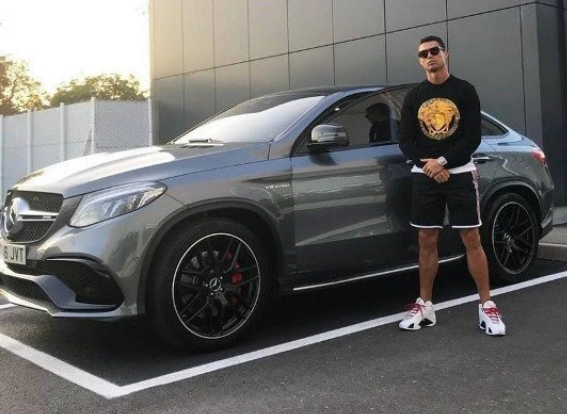 C.Ronaldo sở hữu dàn xe siêu sang, đỉnh nhất trong dàn sao bóng đá