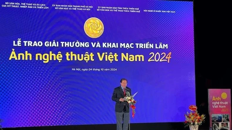 Thứ trưởng Tạ Quang Đông phát biểu trong buổi khai mạc và trao giải thưởng